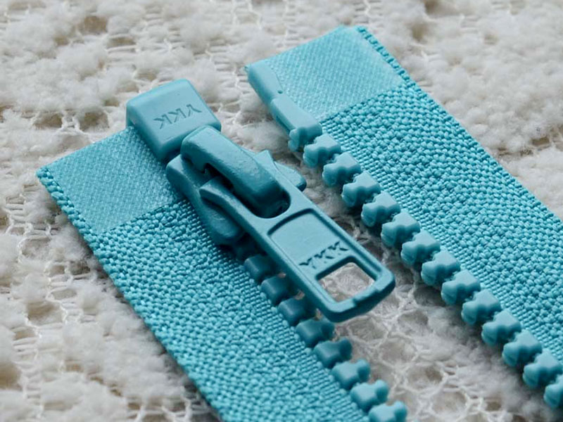 塑料拉鏈和尼龍拉鏈哪種比較好呢？區(qū)別對比！